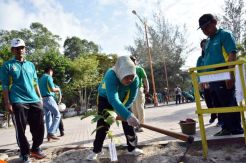 Pemkab Kobar Peringati Hari Bumi dan Lingkungan Hidup Dunia dengan Penanaman Pohon