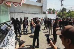 Demo Pengemudi Taksi Online Rusuh, Massa Segel Kantor Perusahaan