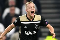 Van de Beek Tegaskan Dirinya Setia bersama Ajax