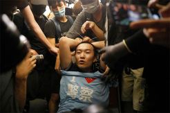 Demonstran Hong Kong Main Pukul, China: Mirip Aksi Teroris