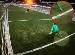 Kiper Liverpool Dituduh Curang ketika Adu Penalti
