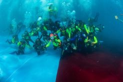 Pecahkan Rekor Dunia, WASI Kibarkan Merah Putih di Dasar Laut