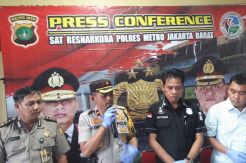 Melawan Polisi, Bandar...