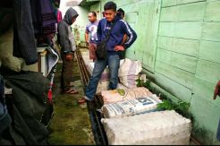 Polisi Gerebek Rumah Pengusaha Kecap Oplosan