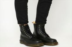 Perilisan Sepatu Bot...