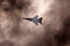 Israel Dilaporkan Bersiap-siap Bombardir Houthi dan Hizbullah