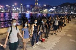 Demonstran Hong Kong Bentuk Rantai Manusia Sepanjang 30 Mil