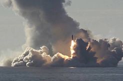Giliran Rusia Uji Coba Rudal Balistik Ganda dari Kapal Selam