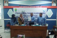 Bantu Warga yang Kekeringan, PDAM Karawang Berikan Air Bersih Gratis
