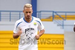 Raphael Maitimo Kembali Berkostum PSM