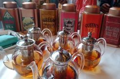 Menikmati Aroma Daun Teh Himalaya Sore Hari di Chaiholics