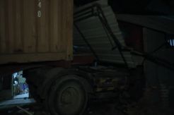 Rem Blong, Truk Kontainer Tabrak 4 Kendaraan dan 2 Rumah
