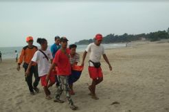 Santri asal Cikupa Tewas Terseret Ombak Pantai Karang Bolong, 1 Masih Hilang