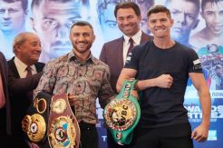 Pakai Kemeja Motif Batik, Lomachenko Tak Rela Campbell Pegang Sabuk WBC