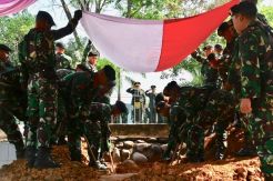 Kasdam II/Sriwijaya Pimpin Pemakaman Sertu Anumerta Rikson Edi Chandra
