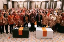 Ganjar Tantang Perawat Komunitas Garap Rumah Sakit Tanpa Dinding