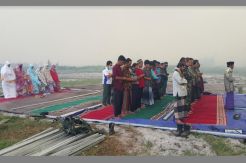 Tim Karhutla Bersama Warga Gelar Salat Meminta Hujan