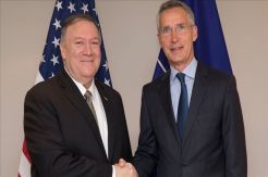 Bertemu Sekjen NATO, Pompeo Bahas Kesepakatan Damai AS-Taliban