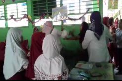 Sadis, Guru Wanita Ini Dikeroyok Orang Tua Siswa saat Mengajar
