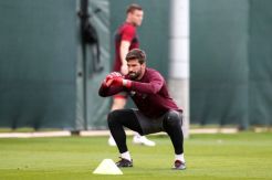 Alisson Becker Berbagi...