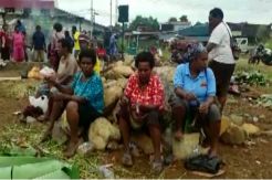 Prosesi Bakar Batu di...