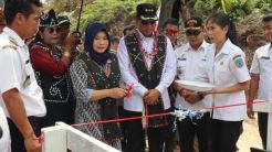 Bupati Lamandau Hendra Lesmana Resmikan Jembatan Sekoban dan PLN