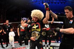 Lompat dari Octagon dan Pelukan Hangat Khabib pada Presiden UFC