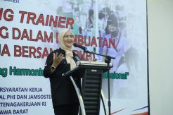 Kemnaker Berikan Pelatihan...