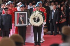 Ribuan Masyarakat Hadiri Pemakaman dan Doakan BJ Habibie di TMP