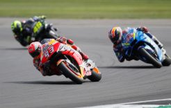 Marc Marquez Asapi Valentino Rossi di Sesi Pemanasan