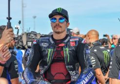 Maverick Vinales Angkat Topi Lihat Penampilan Quartararo