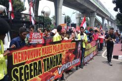 Mahasiswa Desak Mabes...