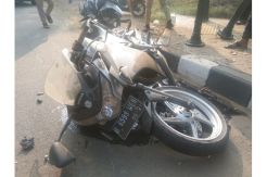 Senggol Nissan Juke, Pengendara Honda CBR Tewas Hantam Trotoar