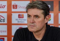Julio Banuelos Dipecat Persija