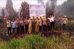 Polda Segel 5 Lahan Sawit Milik Koorporasi yang Terbakar di Kalbar