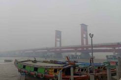 Kabut Asap Ganggu Transportasi Sungai Musi, Syahbandar Terapkan Ganjil-Genap