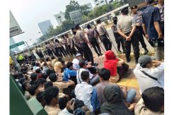 Kumpul di Depan Gedung DPR, Ratusan Pelajar Diangkut ke Polda Metro