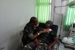 1 Prajurit Raider Terkena Anak Panah saat Pisahkan Perang Antarkampung