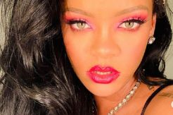 Rihanna Luncurkan Koleksi...