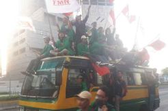 Berangkat dari Thamrin, Ratusan Mahasiswa Ikut Demo di DPR