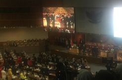 Peluk Hangat Mega untuk Ketua DPR Baru, Puan Maharani
