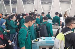 Naik KRL Commuter Line, Ribuan Mahasiswa Bogor Unjuk Rasa ke DPR