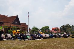 Unjuk Rasa Diskors, Mahasiswa-Aparat di Kobar Salat Zuhur Berjamaah