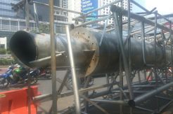 Langgar Aturan, Papan Reklame Raksasa di Kemang Dibongkar Paksa