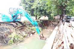Hadapi Musim Penghujan, Pemkot Jakbar Normalisasi Saluran Lingkungan