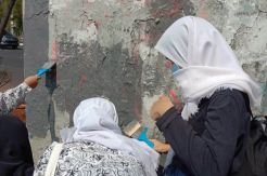 Usai Demo, Mahasiswa dan Pelajar Kompak Bersihkan Vandalisme di DPR