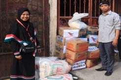 Yayasan Kemanusiaan Hawari dan Camat Medan Johor Bantu Korban Kebakaran