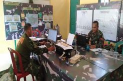 Penuh Semangat , Dua Prajurit Ini Selalu Laporkan Progres TMMD Setiap Hari