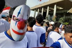 Demonstran Bertopeng Tolak Penerbitan Perppu KPK