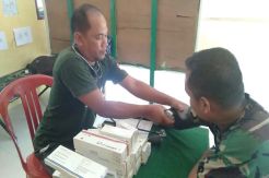 Pastikan Kesehatan Personel TMMD, Tim Kesehatan Rutin Lakukan Pemeriksaan